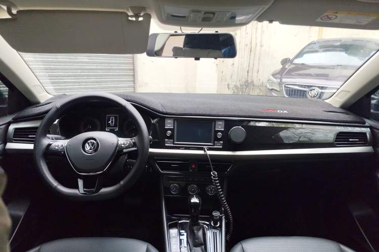 Used Volkswagen Lavida 2018 1.5L Automatic Comfort Edition China V Standard Center Console