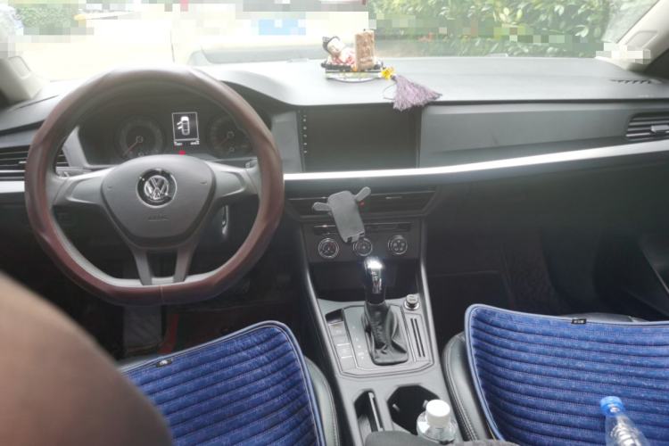 Used Volkswagen Lavida 2018 1.5L Automatic Fashion Edition China V Standard Center Console