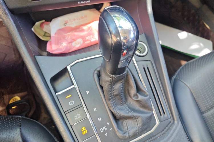 Used Volkswagen Lavida 2018 1.5L Automatic Comfort Edition China V Standard Gear Lever