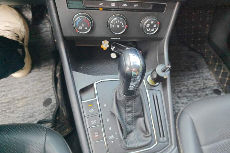 Used Volkswagen Lavida 2018 1.5L Automatic Comfort Edition China V Standard Gear Lever