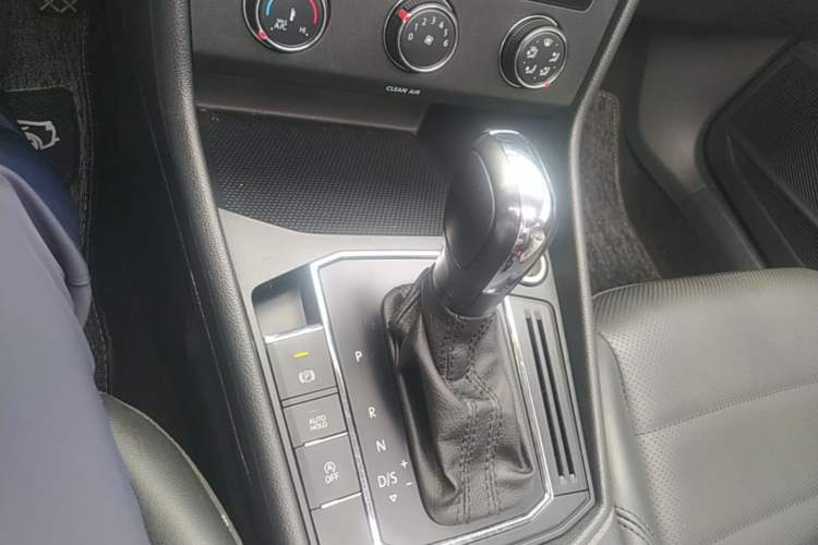 Used Volkswagen Lavida 2018 1.5L Automatic Comfort Edition China V Standard Gear Lever