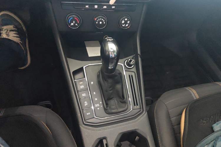 Used Volkswagen Lavida 2018 Hatchback 200TSI DSG Comfort Edition China V Standard Gear Lever