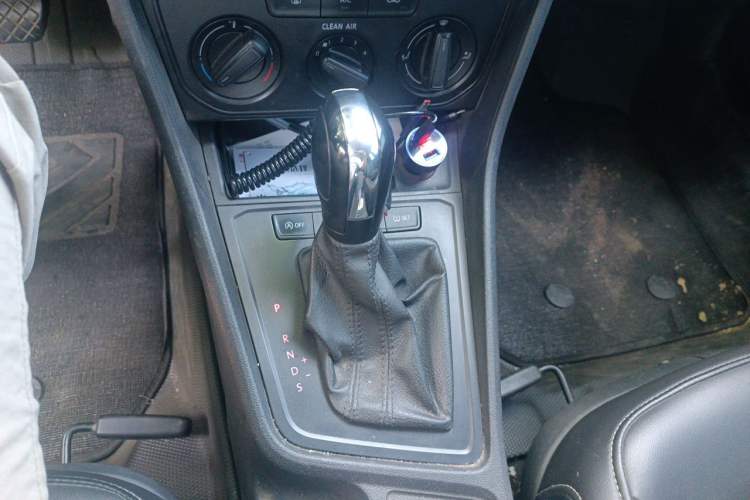 Used Volkswagen Lavida 2018 Classic 1.5L Automatic Fashion Edition China VI Standard Gear Lever
