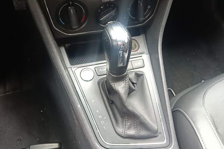 Used Volkswagen Lavida 2018 Classic 1.5L Automatic Comfort Edition China VI Standard Gear Lever
