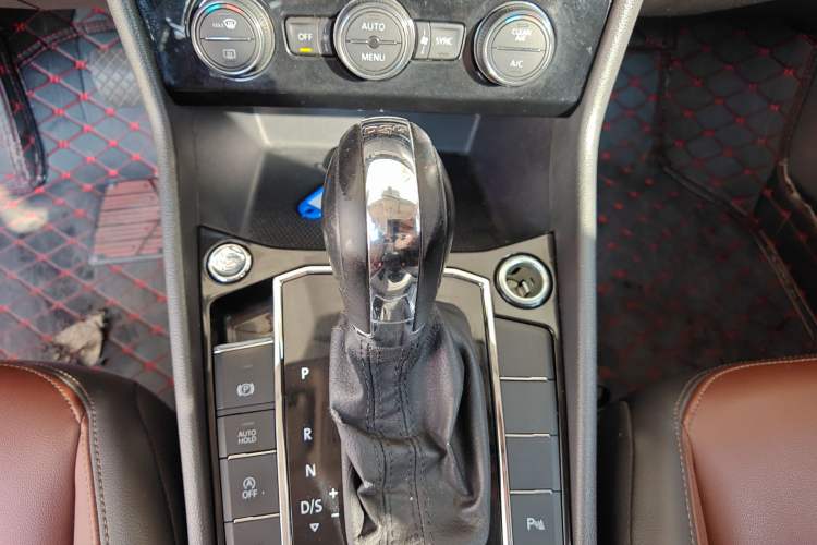 Used Volkswagen Lavida 2018 280TSI DSG Luxury Edition China V Standard Gear Lever