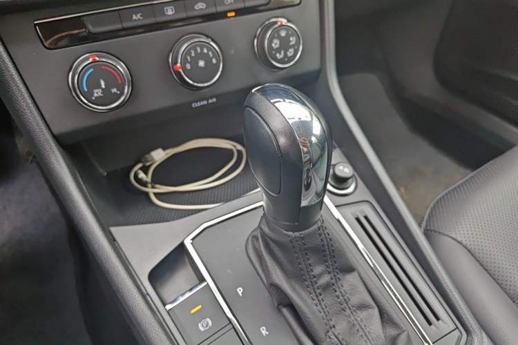 Used Volkswagen Lavida 2018 1.5L Automatic Comfort Edition China V Standard Gear Lever