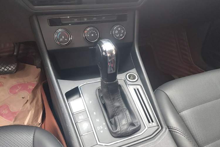 Used Volkswagen Lavida 2018 1.5L Automatic Comfort Edition China V Standard Gear Lever