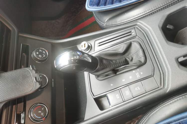 Used Volkswagen Lavida 2018 1.5L Automatic Fashion Edition China V Standard Gear Lever