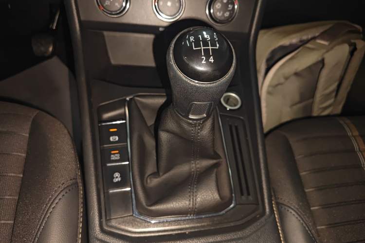 Used Volkswagen Lavida 2018 1.5L Manual Comfort Edition China V Standard Gear Lever