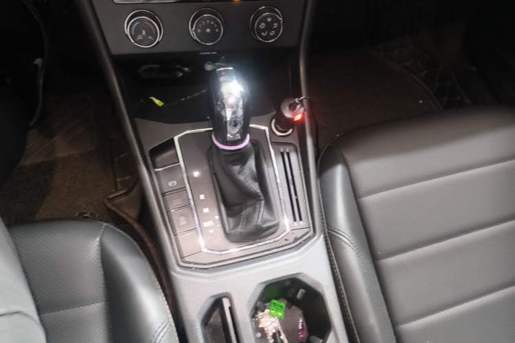 Used Volkswagen Lavida 2018 1.5L Automatic Comfort Edition China V Standard Gear Lever