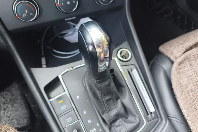 Used Volkswagen Lavida 2018 1.5L Automatic Comfort Edition China V Standard Gear Lever