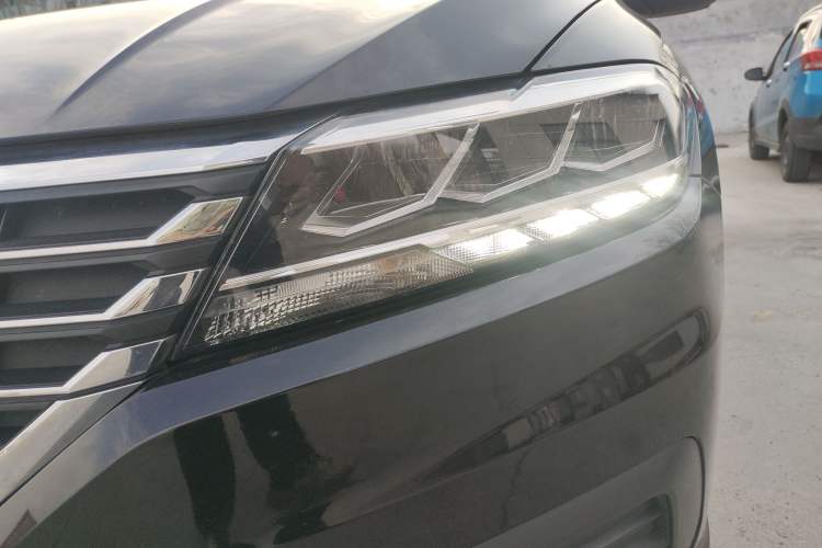 Used Volkswagen Lavida 2018 1.5L Automatic Fashion Edition China V Standard Left Front Headlight