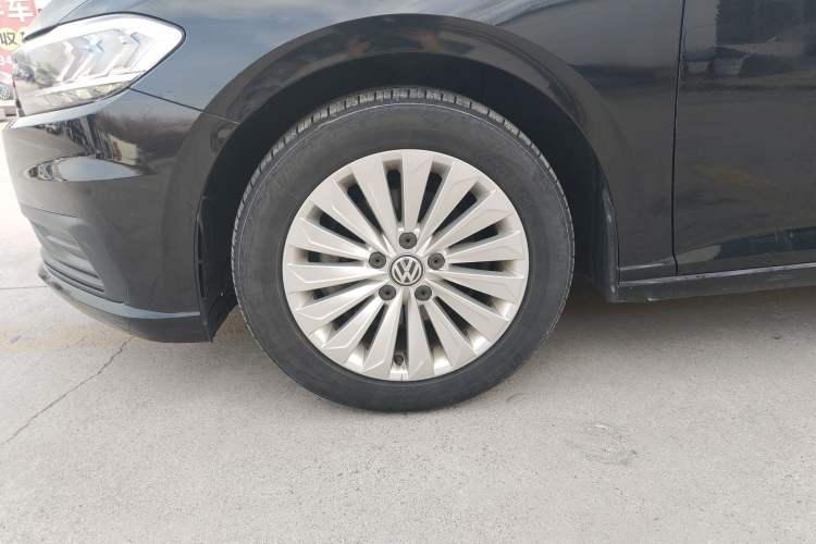 Used Volkswagen Lavida 2018 1.5L Automatic Fashion Edition China V Standard Left Front Wheel Hub
