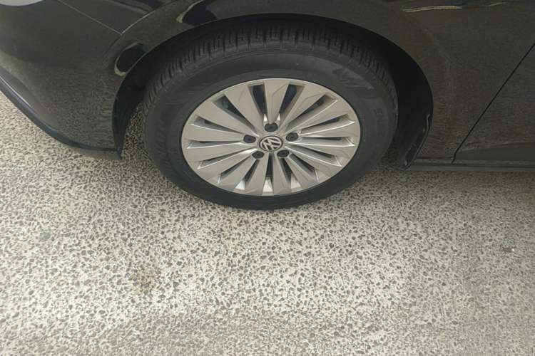 Used Volkswagen Lavida 2018 1.5L Automatic Comfort Edition China V Standard Left Front Wheel Hub