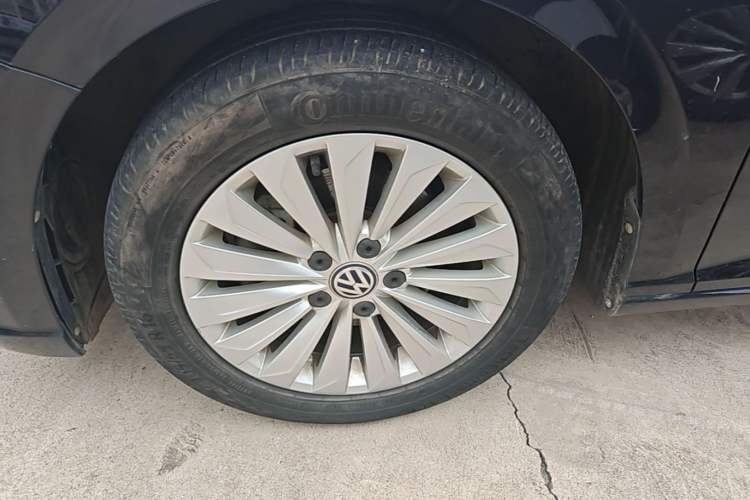 Used Volkswagen Lavida 2018 280TSI DSG Comfort Edition China V Standard Left Front Wheel Hub