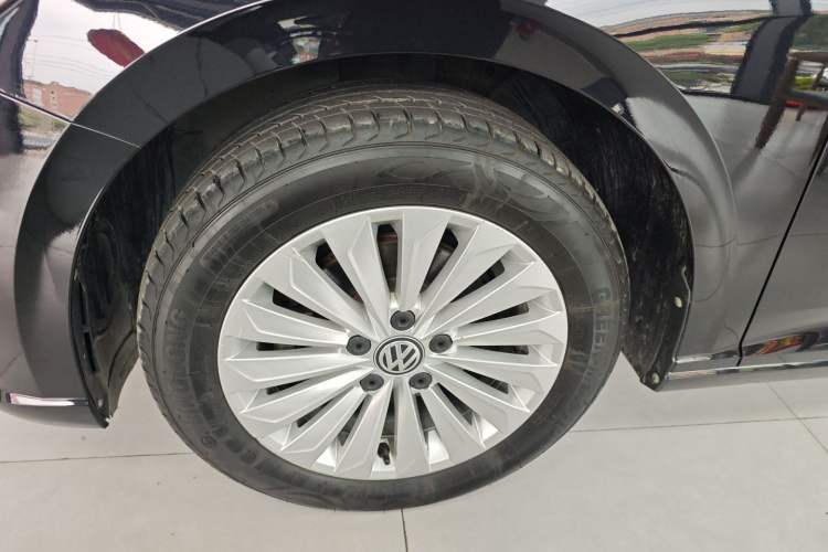 Used Volkswagen Lavida 2018 1.5L Automatic Comfort Edition China V Standard Left Front Wheel Hub