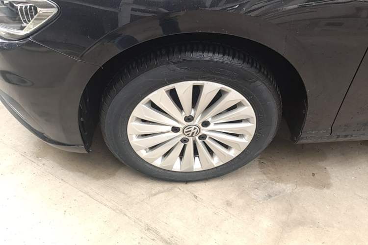 Used Volkswagen Lavida 2018 1.5L Automatic Comfort Edition China V Standard Left Front Wheel Hub
