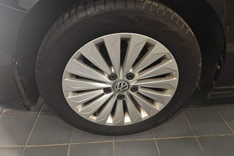 Used Volkswagen Lavida 2018 1.5L Manual Comfort Edition China V Standard Left Front Wheel Hub