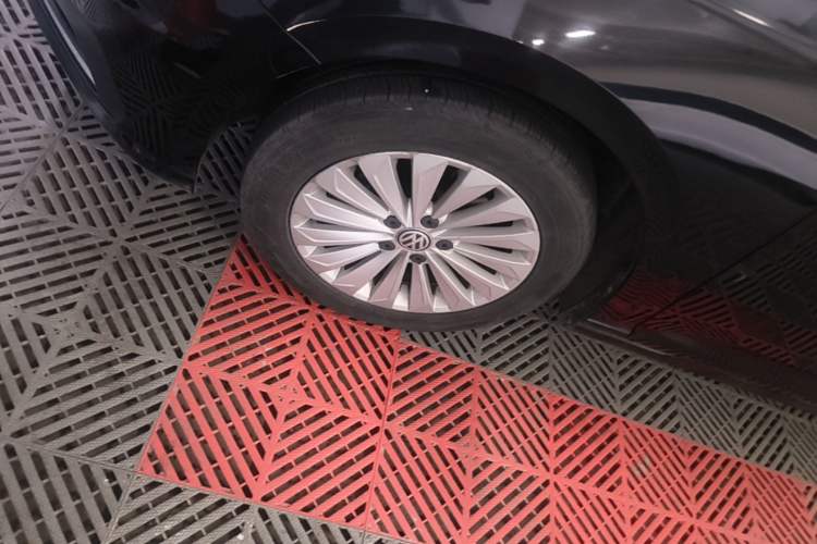 Used Volkswagen Lavida 2018 1.5L Automatic Comfort Edition China V Standard Left Front Wheel Hub