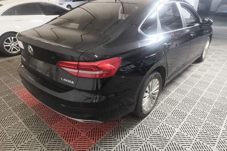Used Volkswagen Lavida 2018 1.5L Automatic Comfort Edition China V Standard Rear Right 45 Deg
