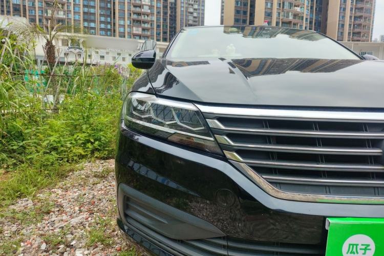 Used Volkswagen Lavida 2018 1.5L Automatic Fashion Edition China V Standard Right Front Headlight
