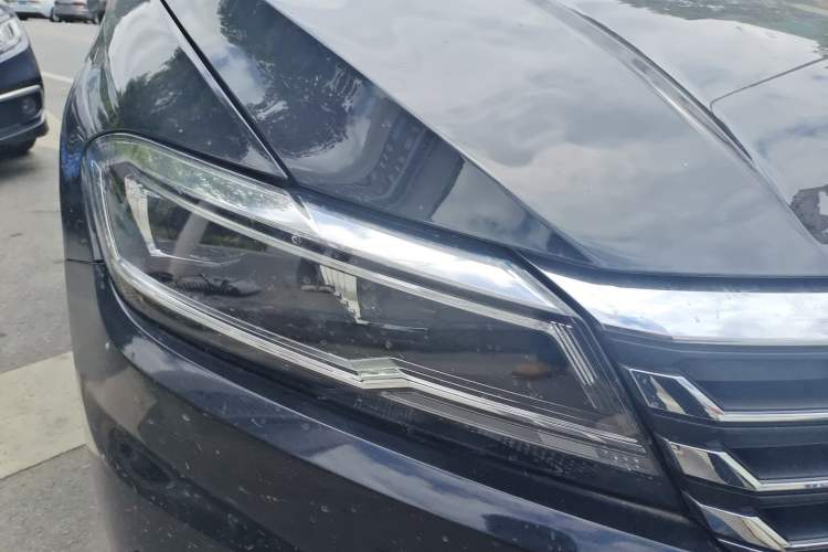 Used Volkswagen Lavida 2018 1.5L Automatic Comfort Edition China V Standard Right Front Headlight
