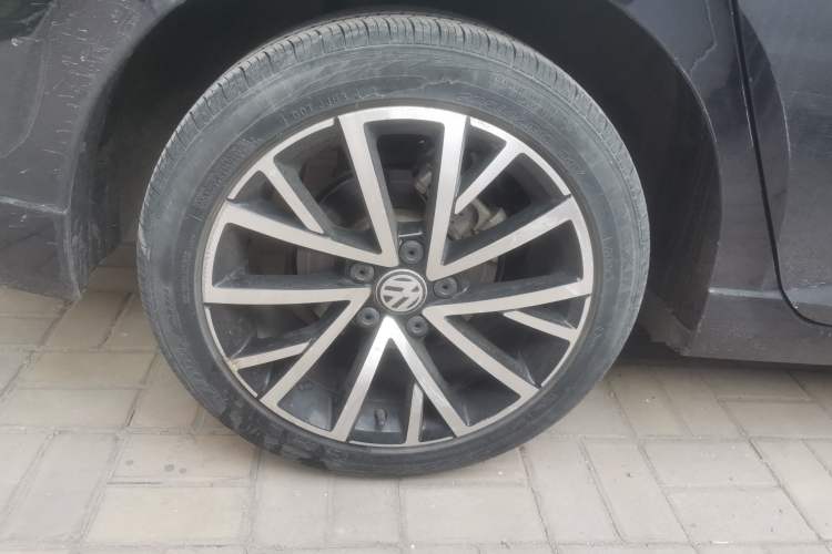 Used Volkswagen Lavida 2018 280TSI DSG Luxury Edition China V Standard Right Front Wheel Hub