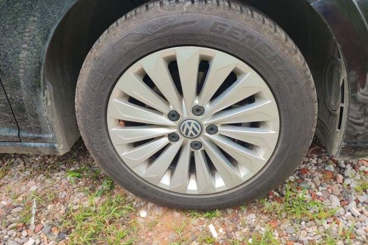 Used Volkswagen Lavida 2018 1.5L Automatic Fashion Edition China V Standard Right Front Wheel Hub