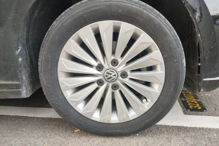 Used Volkswagen Lavida 2018 1.5L Automatic Comfort Edition China V Standard Right Front Wheel Hub