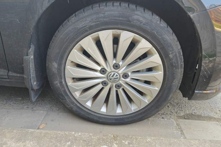 Used Volkswagen Lavida 2018 1.5L Automatic Comfort Edition China V Standard Right Front Wheel Hub