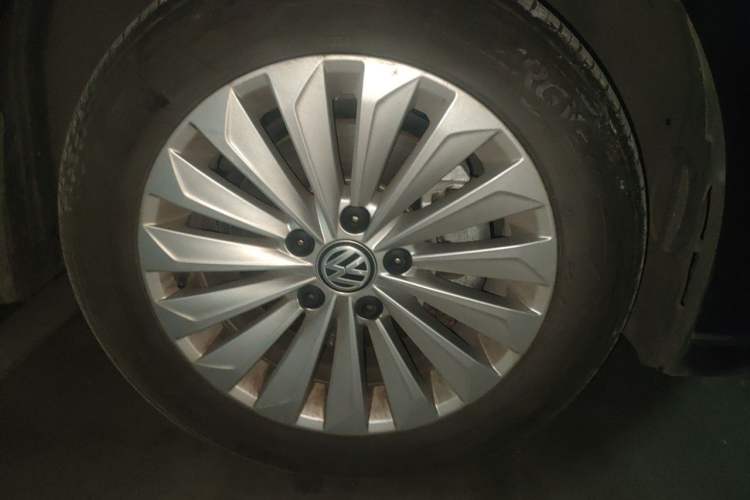 Used Volkswagen Lavida 2018 280TSI DSG Comfort Edition China V Standard Right Front Wheel Hub