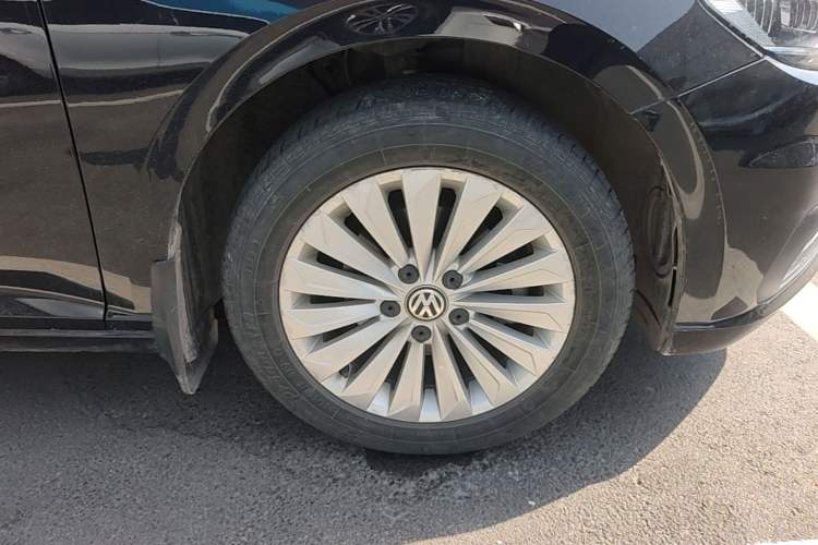 Used Volkswagen Lavida 2018 1.5L Automatic Comfort Edition China V Standard Right Front Wheel Hub