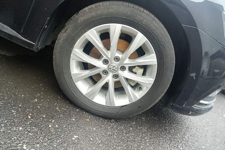 Used Volkswagen Lavida 2018 Classic 1.5L Automatic Comfort Edition China VI Standard Right Front Wheel Hub