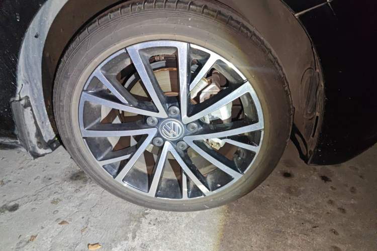 Used Volkswagen Lavida 2018 280TSI DSG Luxury Edition China V Standard Right Front Wheel Hub