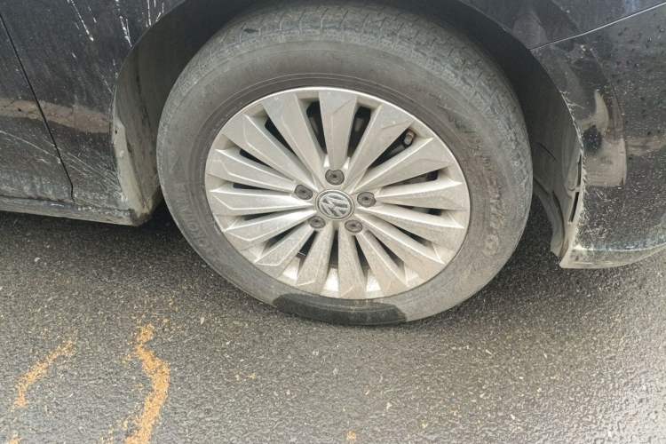 Used Volkswagen Lavida 2018 1.5L Automatic Comfort Edition China V Standard Right Front Wheel Hub