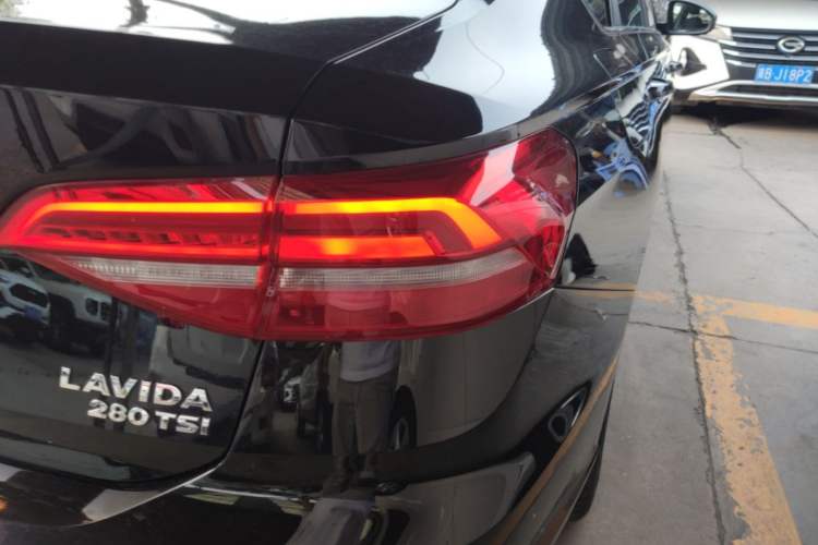 Used Volkswagen Lavida 2018 280TSI DSG Comfort Edition China V Standard Right Rear Taillight