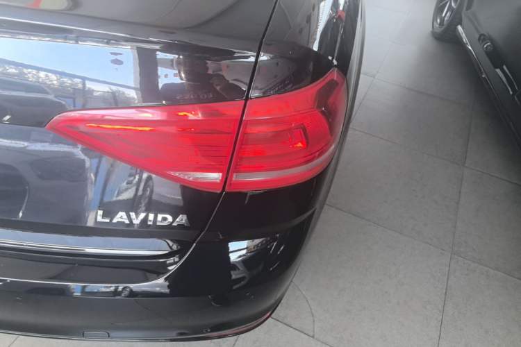 Used Volkswagen Lavida 2018 Classic 1.5L Automatic Comfort Edition China VI Standard Right Rear Taillight