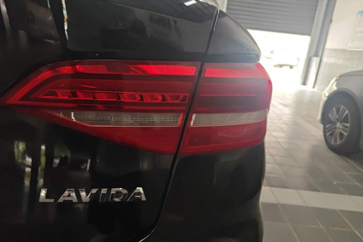 Used Volkswagen Lavida 2018 1.5L Manual Comfort Edition China V Standard Right Rear Taillight