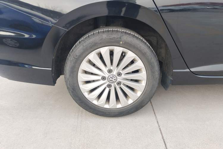 Used Volkswagen Lavida 2018 1.5L Automatic Fashion Edition China V Standard Right Rear Wheel Hub
