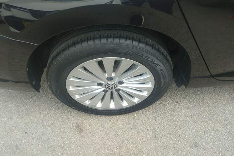 Used Volkswagen Lavida 2018 1.5L Automatic Comfort Edition China V Standard Right Rear Wheel Hub