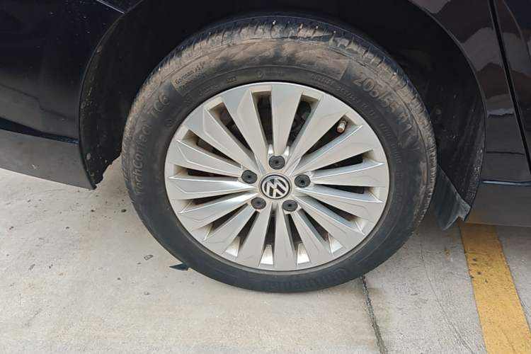 Used Volkswagen Lavida 2018 280TSI DSG Comfort Edition China V Standard Right Rear Wheel Hub