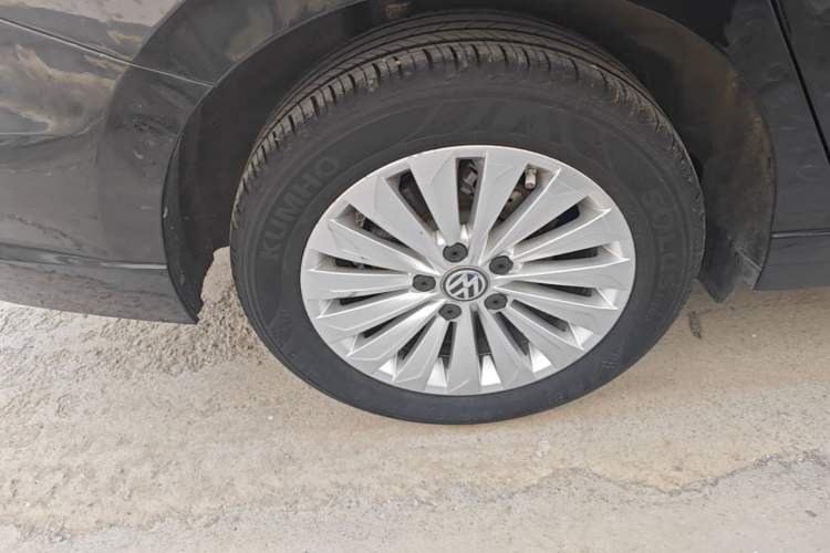 Used Volkswagen Lavida 2018 280TSI DSG Comfort Edition China V Standard Right Rear Wheel Hub