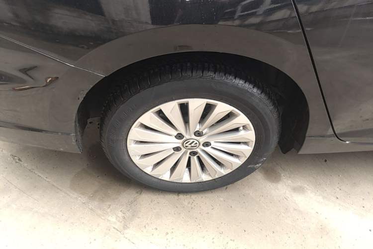 Used Volkswagen Lavida 2018 1.5L Automatic Comfort Edition China V Standard Right Rear Wheel Hub