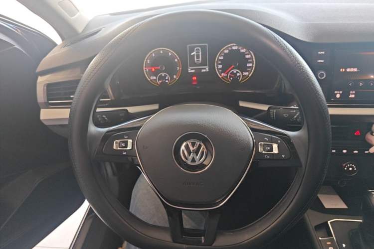 Used Volkswagen Lavida 2018 Hatchback 200TSI DSG Comfort Edition China V Standard Steering Wheel