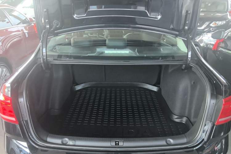Used Volkswagen Lavida 2018 Classic 1.5L Automatic Comfort Edition China VI Standard Trunk
