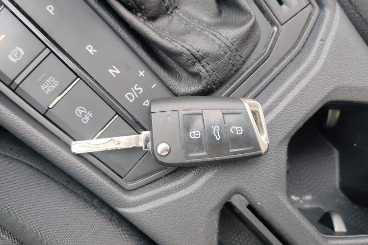 Used Volkswagen Lavida 2018 1.5L Automatic Fashion Edition China V Standard Vehicle Key