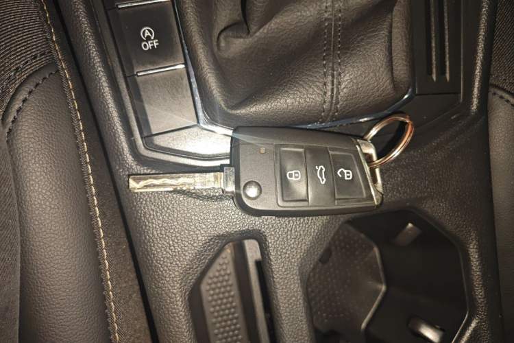 Used Volkswagen Lavida 2018 1.5L Manual Comfort Edition China V Standard Vehicle Key