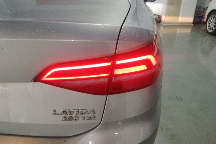 Used Volkswagen Lavida 2018 280TSI DSG Comfort Edition China V Standard Exterior 3