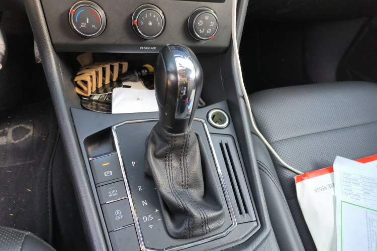 Used Volkswagen Lavida 2018 1.5L Automatic Comfort Edition China V Standard Gear Lever