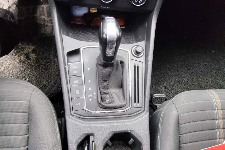 Used Volkswagen Lavida 2018 Hatchback 200TSI DSG Comfort Edition China V Standard Gear Lever
